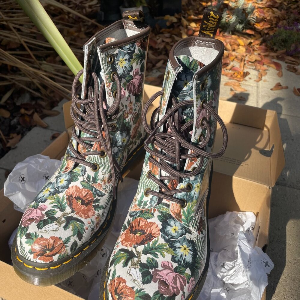 1460 Women's English Garden Leather Lace Up Boots sz 8